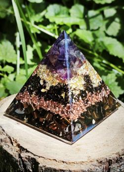 Orgonitpyramide Amethyst