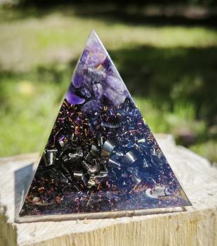 Orgonitpyramide Amethyst