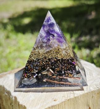 Orgonitpyramide Amethyst