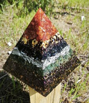 Orgonitpyramide Karneol