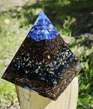 Orgonitpyramide Lapislazuli