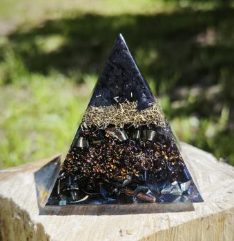 Orgonitpyramide Schungit
