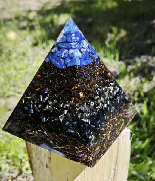Orgonitpyramide Lapislazuli