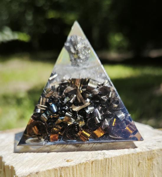 Orgonitpyramide Pyrit